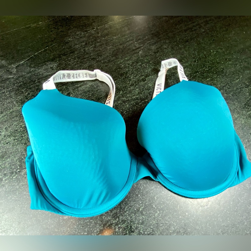 VS t-shirt lightly lined full coverage 34D